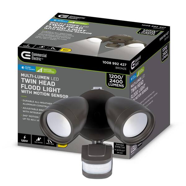Luminaria de seguridad LED integrado para exteriores, de bronce, de 240 grados, con doble cabezal, activado por movimiento, 4000 K.