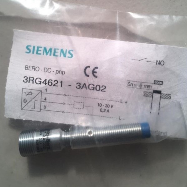 Sensor de proximidad inductivo 8X62 mm, Sn: 4 mm, alimentacion 10-30 VDC, no rasante, NO/PNP, conector M12, acero inoxidable