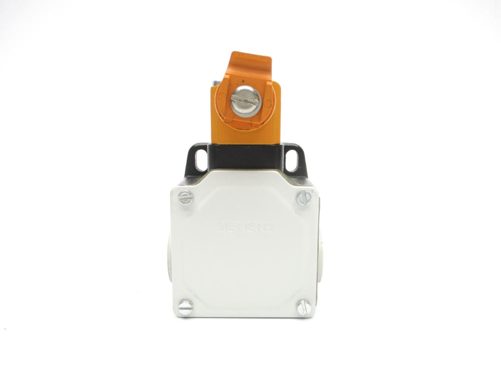 Interruptor de Posición en caja metalica, ancho 56 mm, IP67, 1NA+1NC, palanca de rodillo alargable ajuste fino 10 en 10