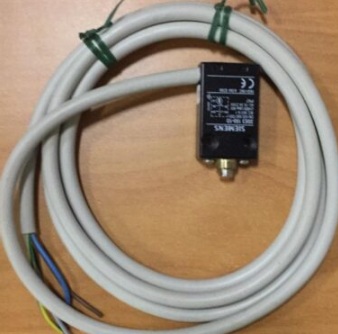 interruptor de posición con formato compacto 30 mm de ancho con cable de conexión de 2 m Contactos de acción brusca 1NA+1NC vástago reforzado