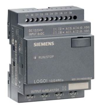 PLC Siemens LOGO! 24RC sin display, 6ED1052-2MD00-0BA6. 8 entradas digitales (4 analógicas 0-10V), 4 salidas relé (10A). Alimentación 24V DC/AC, carril DIN 35mm.